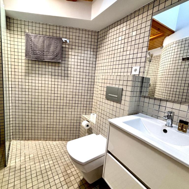 Casa del Carmen - Two-Bedroom Apartment - 11