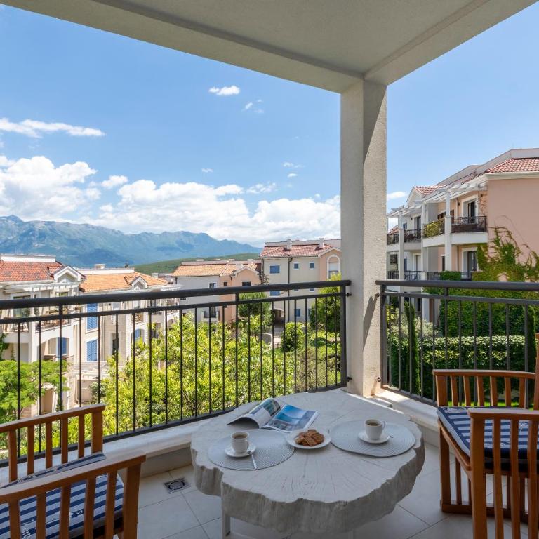 Lustica Apartments Central Bay - Two-Bedroom Deluxe Apartment with Garden View - 3