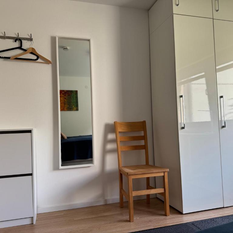 Schönes ruhiges Privatzimmer - Chambre Double avec Salle de Bains Commune - 6