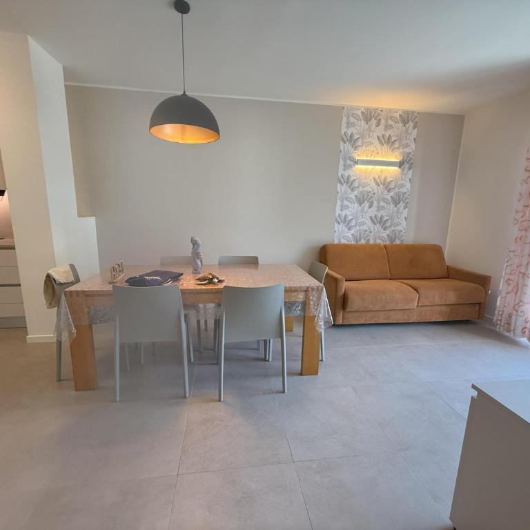 Villa d'Annunzio - Two-Bedroom Apartment with Balcony - 8
