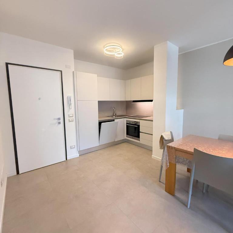Villa d'Annunzio - Two-Bedroom Apartment with Balcony - 9