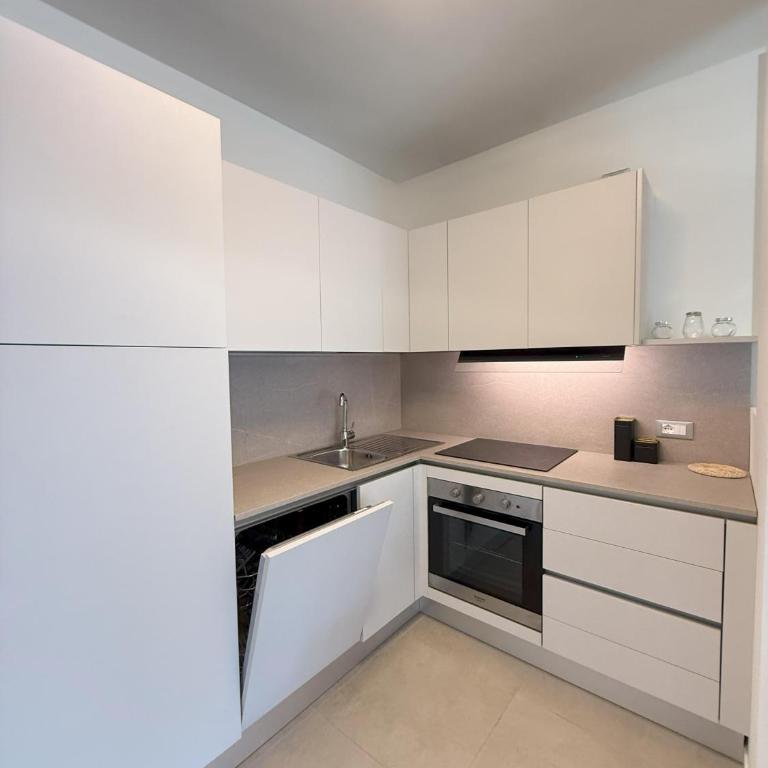 Villa d'Annunzio - Two-Bedroom Apartment with Balcony - 11