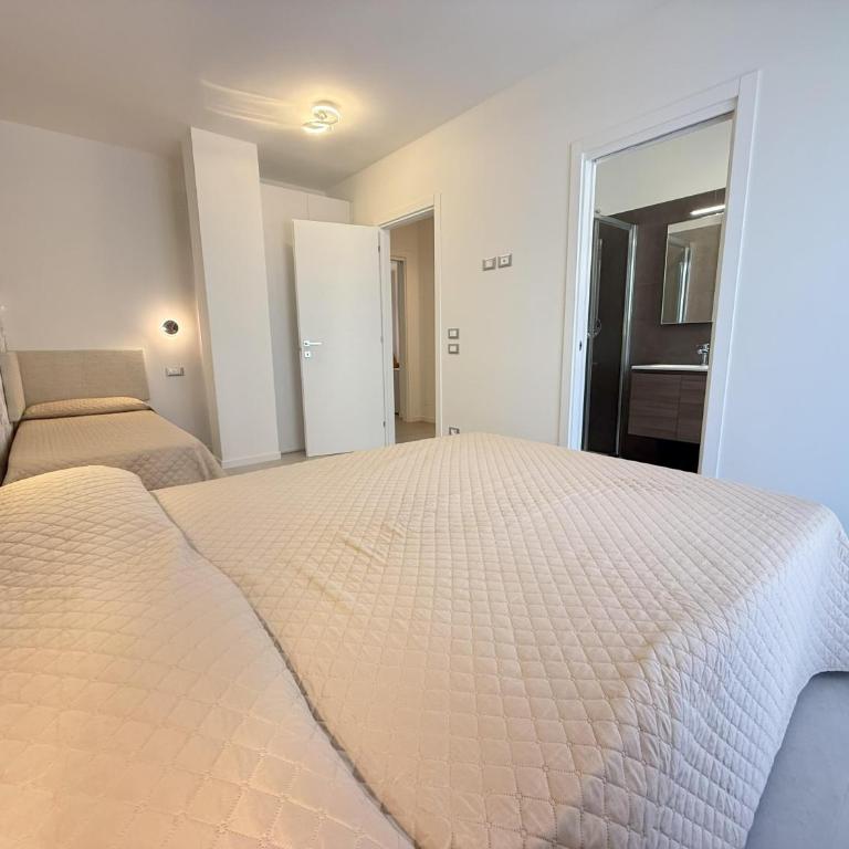 Villa d'Annunzio - Two-Bedroom Apartment with Balcony - 16