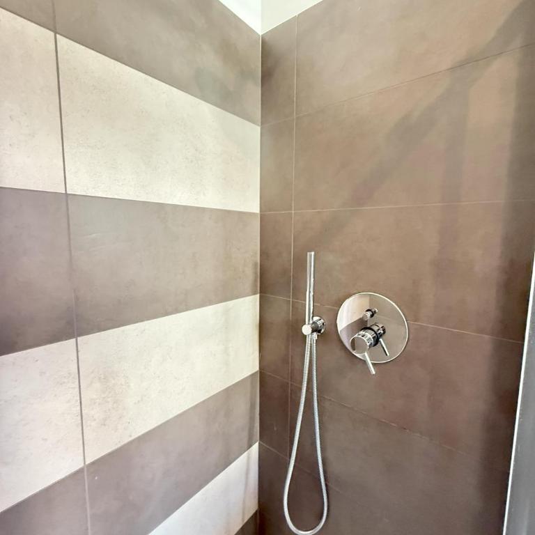 Villa d'Annunzio - Two-Bedroom Apartment with Balcony - 21