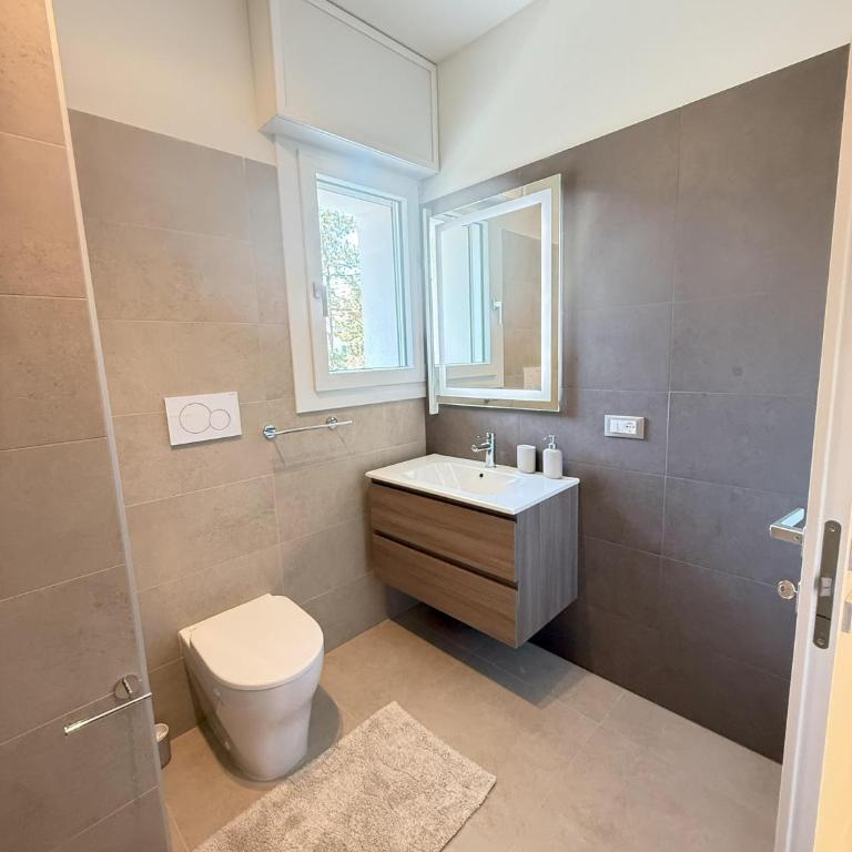 Villa d'Annunzio - Two-Bedroom Apartment with Balcony - 24