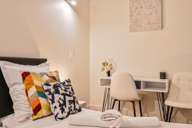 Elegant appartement 3 chambres, 3 salles de bain- Double séjour- Paris 16e- Calme et standing - Apartamento de 3 dormitorios - 23