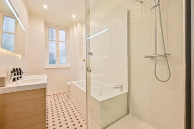 Elegant appartement 3 chambres, 3 salles de bain- Double séjour- Paris 16e- Calme et standing - Apartamento de 3 dormitorios - 31