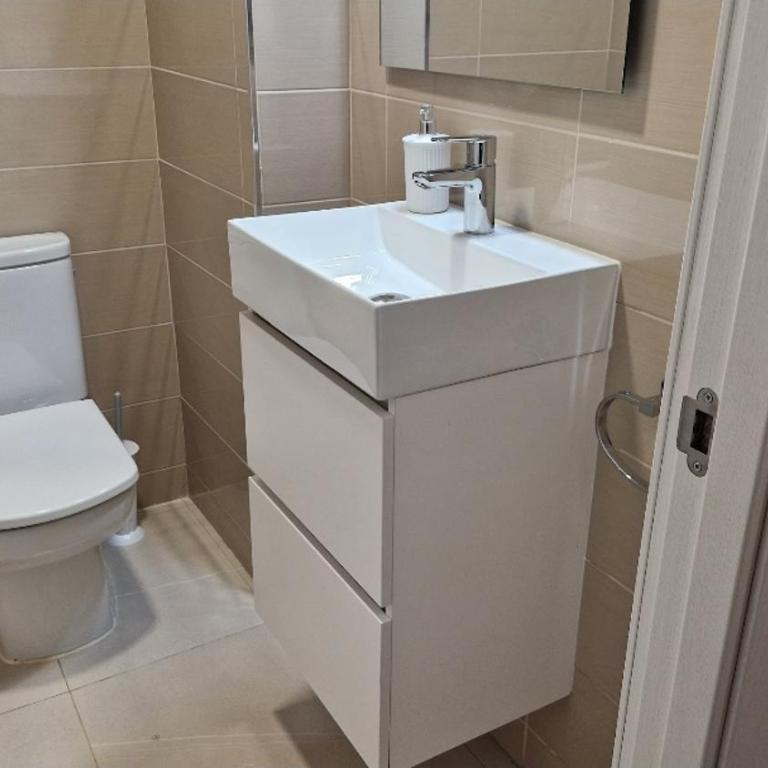 Apartamento REFORMADO con PARKING a 1 minuto de la PLAYA - Apartamento de 3 dormitorios - 38