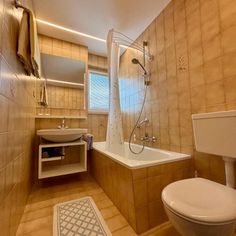 Residence Linde - Ferienwohnungen & Apartments - One-Bedroom Apartment with Balcony - 3