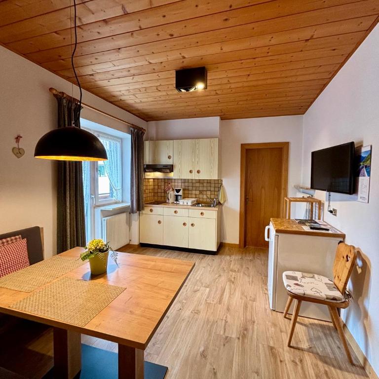 Residence Linde - Ferienwohnungen & Apartments - One-Bedroom Apartment with Balcony - 7