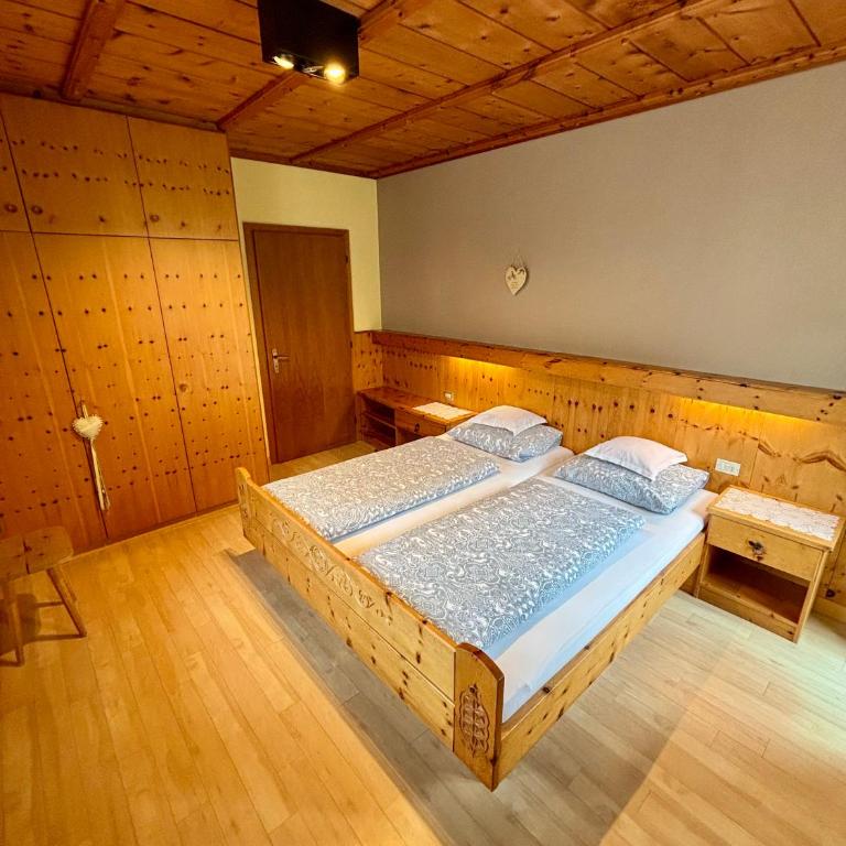Residence Linde - Ferienwohnungen & Apartments - One-Bedroom Apartment with Balcony - 4