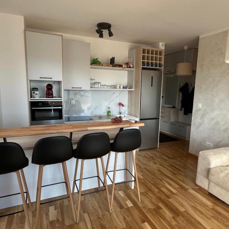 Penthouse Becici - Apartman sa 2 Spavaće Sobe i Balkonom - 2