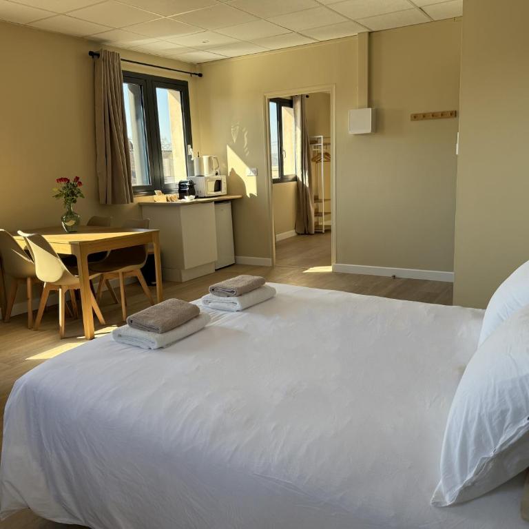 Suite du Spa 2 - Parking Privé Gratuit - Appartement 2 Chambres - 3