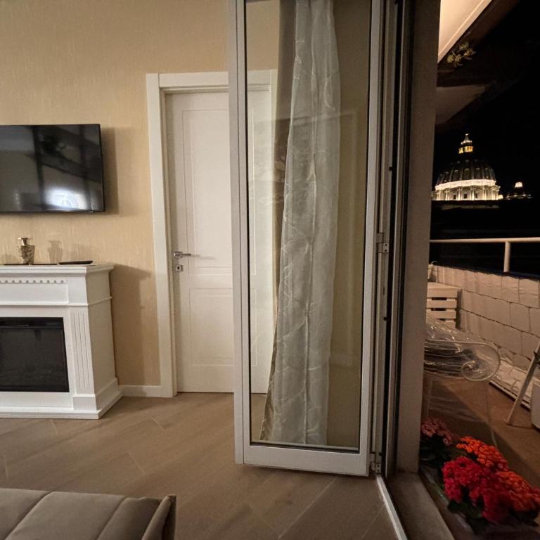 Saint Peter's Sunset View Luxury Apartment - Two-Bedroom Apartment - 10