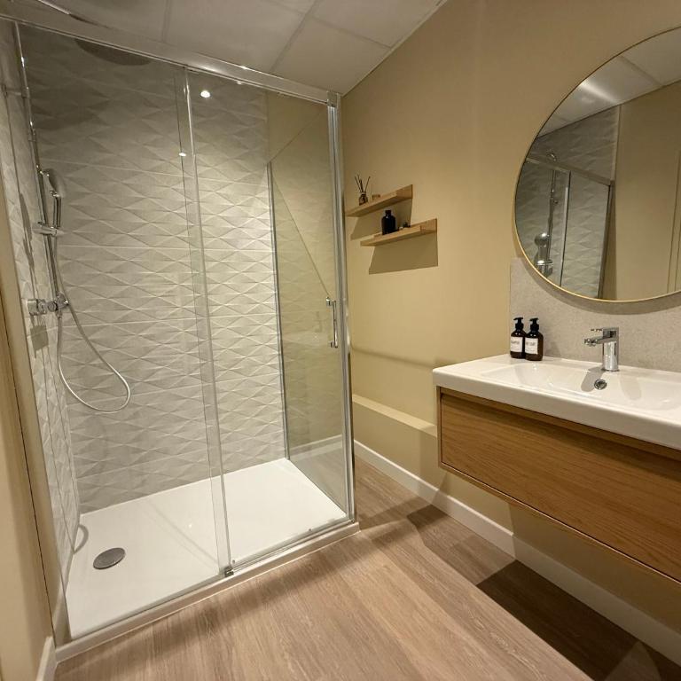 Suite du Spa 3 - Parking Privé Gratuit à Reims - Apartamento de 1 dormitorio - 9