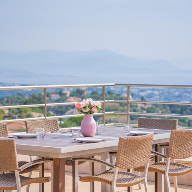 Villa Emilia, vue mer, Super-Cannes - Villa - 2