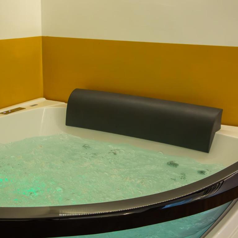 Tutt 'e Sant Luxury Rooms - Camera King con Vasca Idromassaggio - 10