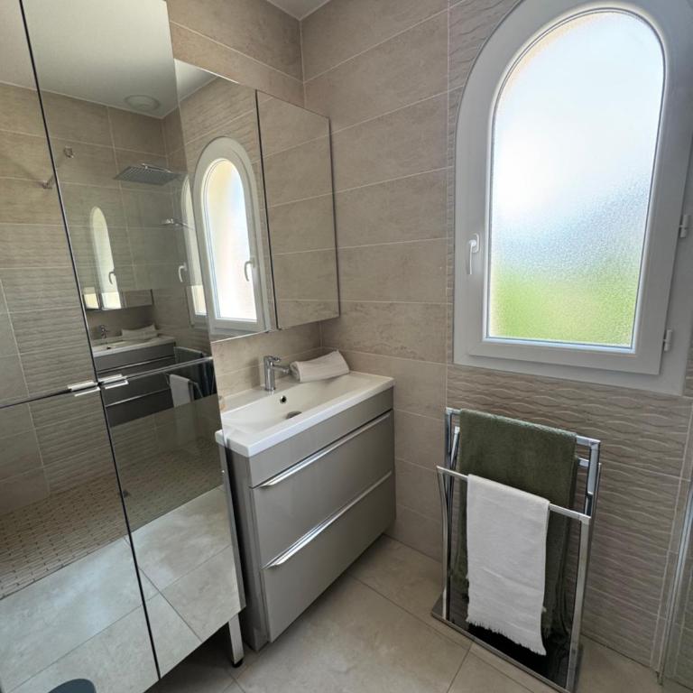 Villa Moana Lagune 4 chambres, 4 salles de bain, piscine privative chauffée à 30 degrés toute l année, balnéo, terrain de pétanque privé, ping-pong - Villa - 29