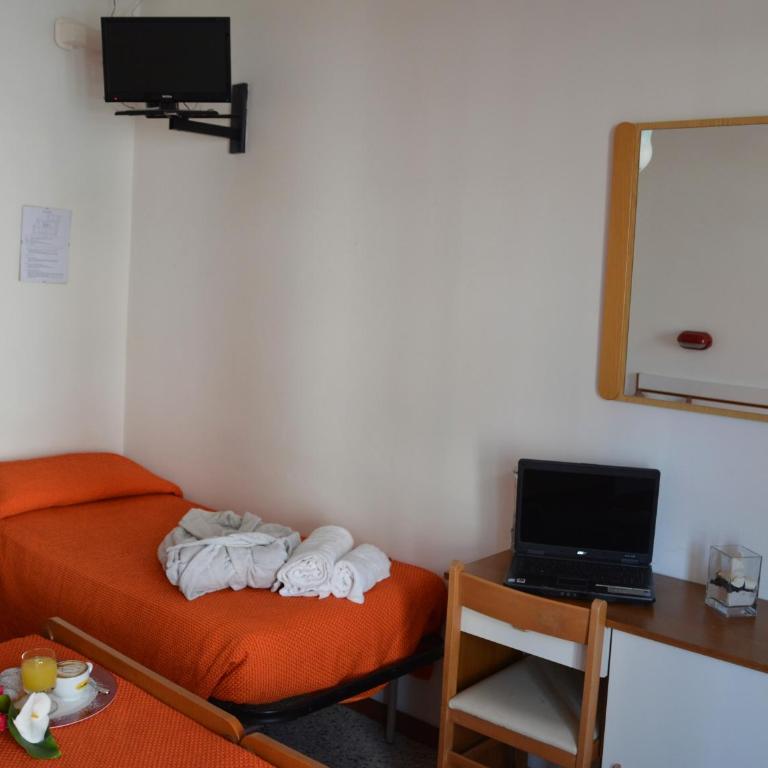 Hotel Graziana - Triple Room with Balcony - 3