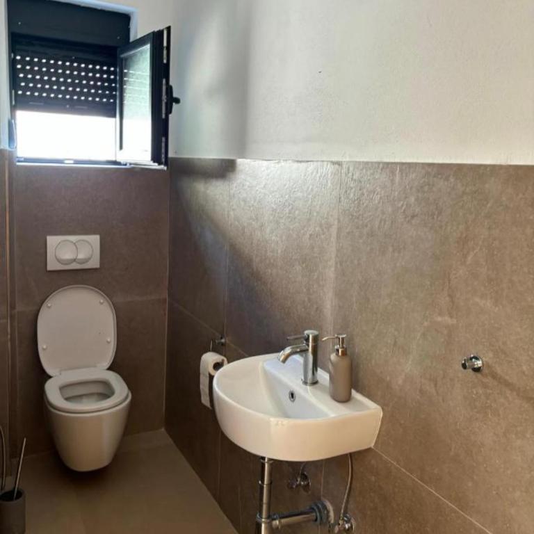 B&K Villa Kruče Rooms - Dvokrevetna Soba sa Bračnim Krevetom i Sopstvenim Kupatilom - 9