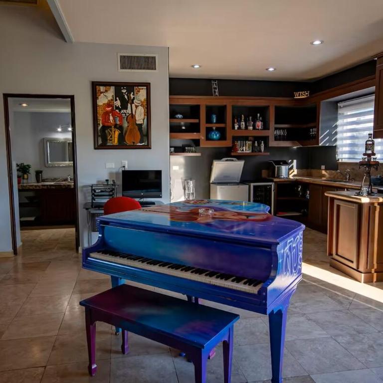 Casa Reyes, Casa Reyes Family Oasis, Heated-Pool & Amazing Views - Villa - 12