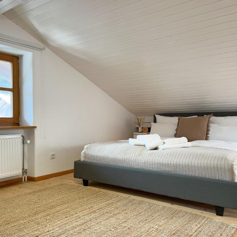 ALPINESTAY #1 - Apartment für 6 - Bergblick, Balkon, Kamin, Kino, Yoga, Parkplatz - Apartment mit 2 Schlafzimmern - 36