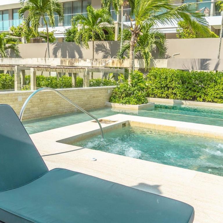 Luxury 2-Bedroom Apartment with Breathtaking Ocean Views - Two-Bedroom Apartment - 4