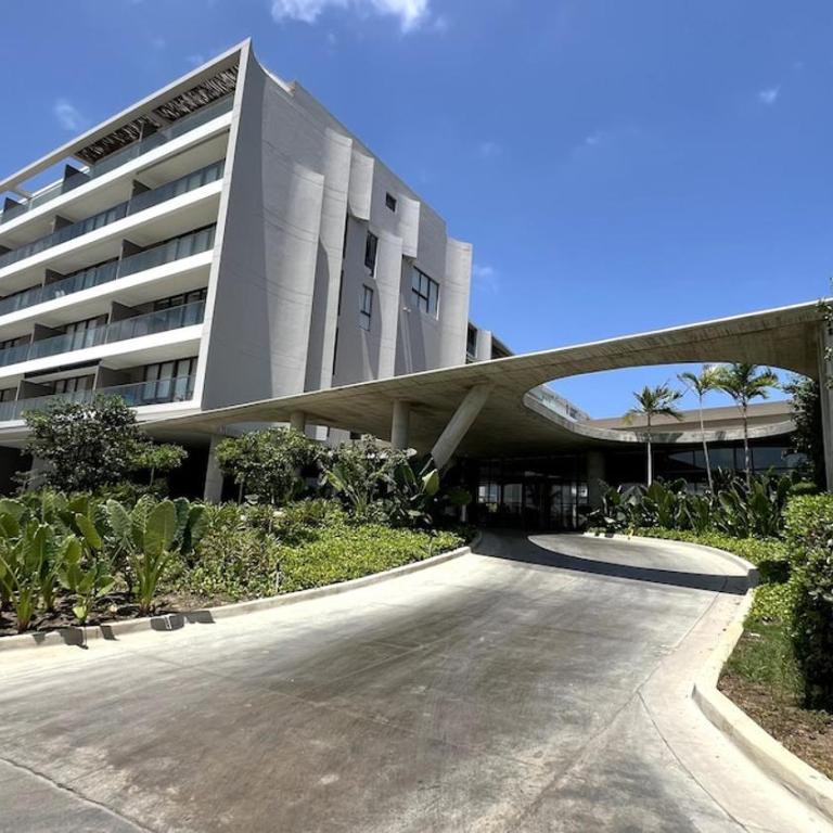 Luxury 2-Bedroom Apartment with Breathtaking Ocean Views - Two-Bedroom Apartment - 15