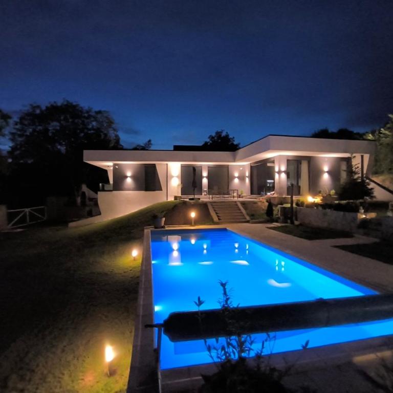 Rent Your Family Retreat in Novi Sad - Vila sa Sopstvenim Bazenom - 56