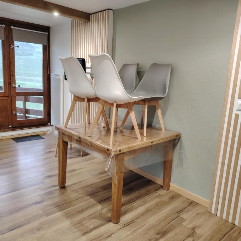 Appart 4/6 pers pied des pistes La Mongie - Apartment with Balcony - 5