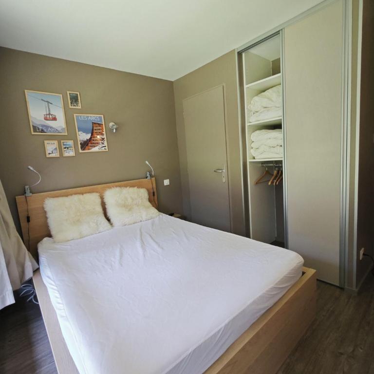 Appart 8 Personnes avec Salon Neuf et Parking Couvert Le Thuria - Three-Bedroom Apartment - 2
