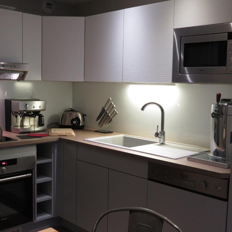 Appart 8 Personnes avec Salon Neuf et Parking Couvert Le Thuria - Three-Bedroom Apartment - 6