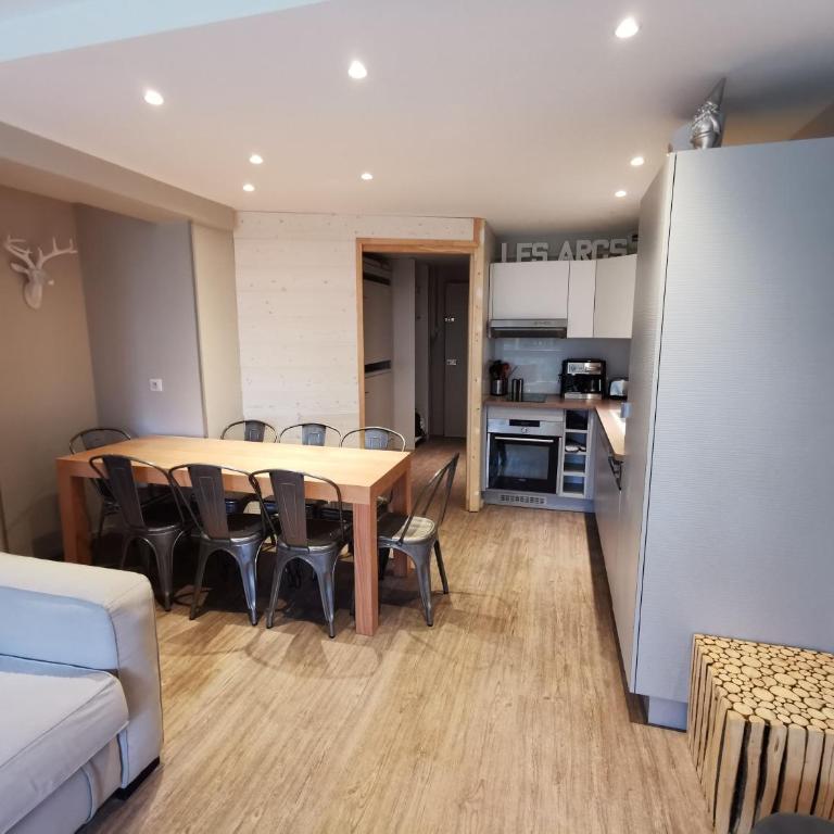 Appart 8 Personnes avec Salon Neuf et Parking Couvert Le Thuria - Three-Bedroom Apartment - 12
