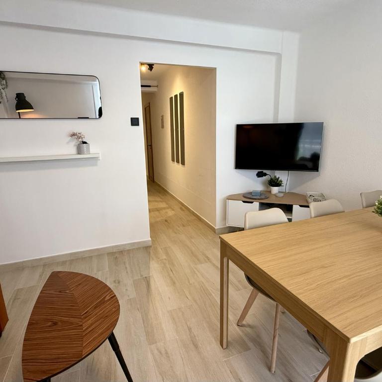 Cómodo Apartamento cerca de la playa de San Antonio, dos baños - Three-Bedroom Apartment with Sea View - 6