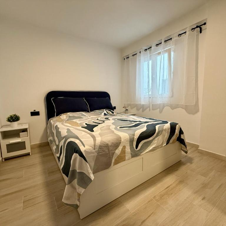 Cómodo Apartamento cerca de la playa de San Antonio, dos baños - Three-Bedroom Apartment with Sea View - 3