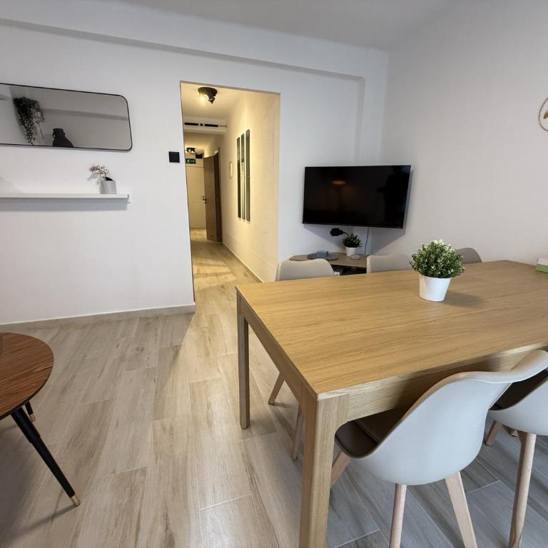Cómodo Apartamento cerca de la playa de San Antonio, dos baños - Three-Bedroom Apartment with Sea View - 15