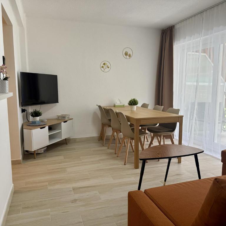 Cómodo Apartamento cerca de la playa de San Antonio, dos baños - Three-Bedroom Apartment with Sea View - 12