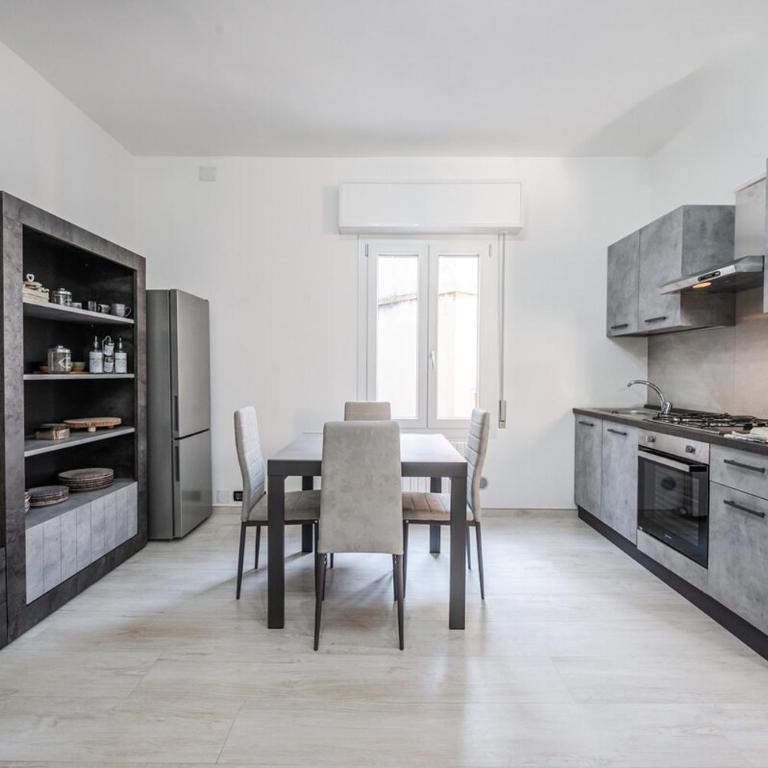 Smart Life House in the heart of Modena - Appartamento con 2 Camere da Letto - 2