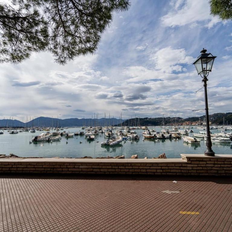 Casa tipica ligure lungomare in pieno centro - Appartamentino su 2 Livelli - 35