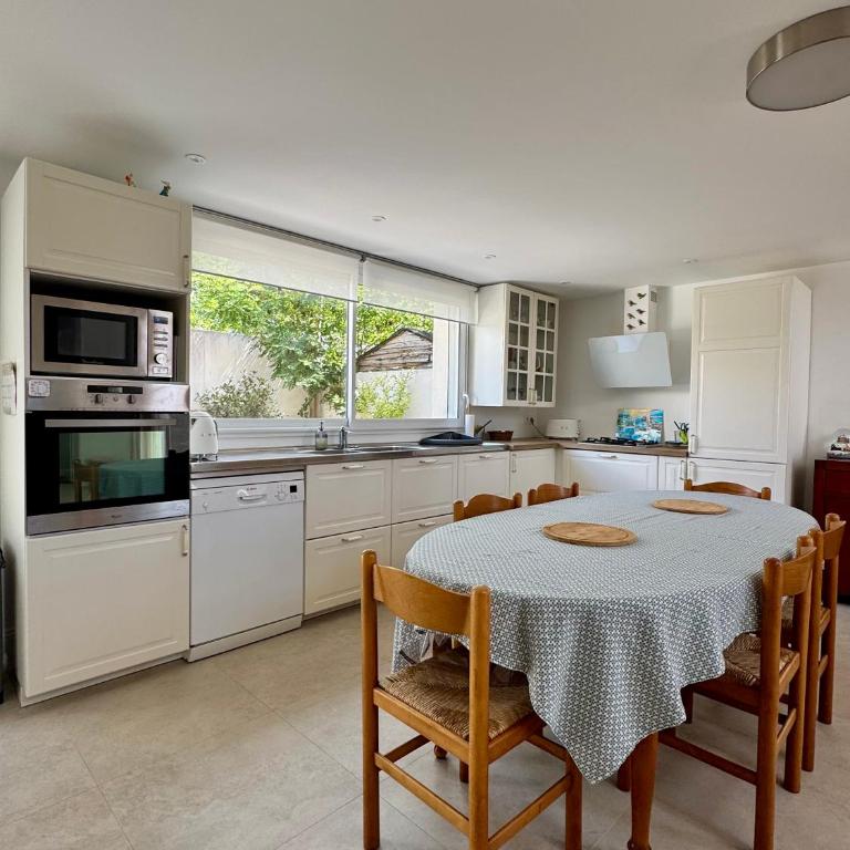 Spacieuse maison de 190 m2, jardin, la plage à 15min à pied - 6 personnes - Villa 3 Chambres - 5