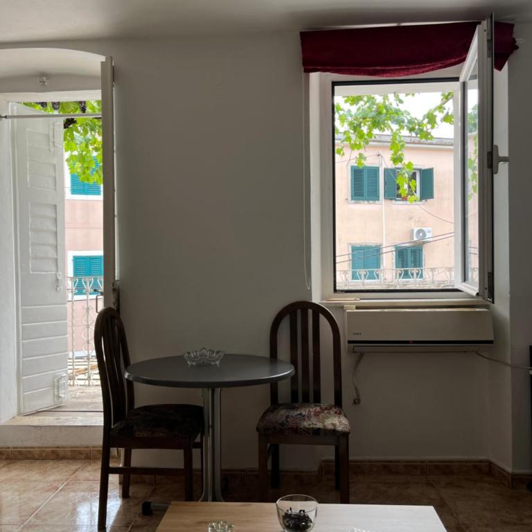 Hidden Gem Studio Apartment - One-Bedroom Apartment - 5