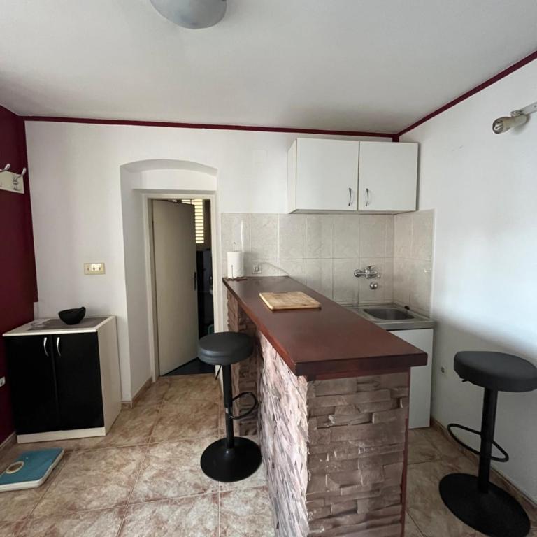 Hidden Gem Studio Apartment - One-Bedroom Apartment - 26