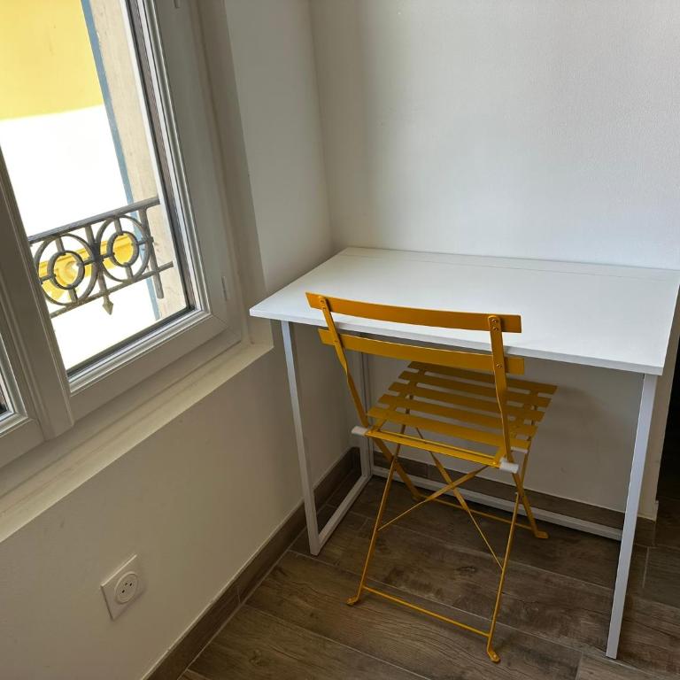 Chic Renovated Home - Nice Libération - Entire 2BR 2BA Apartment or Private Rooms with Private Bathrooms - AC and Garage on request - Chambre Double avec Salle de Bains Privative - 36