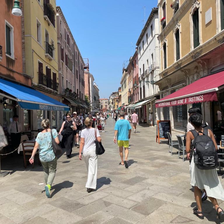 Ca' Sunshine Your Home in San Marcuola Venice - Two-Bedroom Apartment - 36