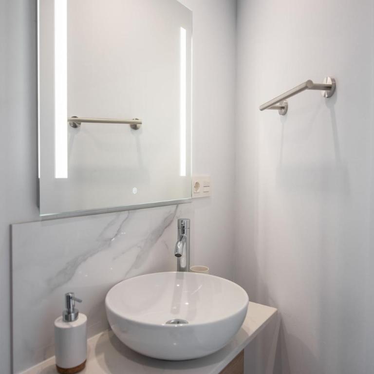 Modern Unit 5 mins walk to Historical - Apartamento Deluxe de 2 dormitorios con vistas al jardín - 9