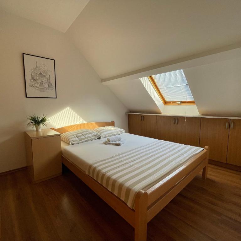Old Town Two-Bedroom Gem with Rooftop Charm - Two-Bedroom Apartment - 4