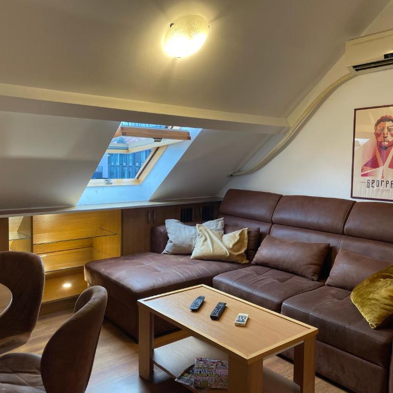 Old Town Two-Bedroom Gem with Rooftop Charm - Two-Bedroom Apartment - 2