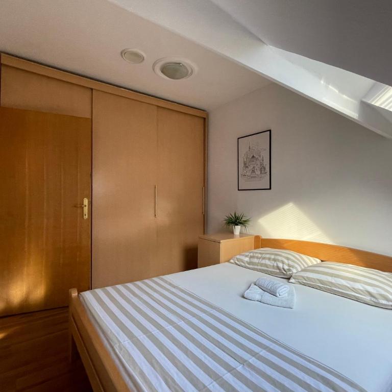 Old Town Two-Bedroom Gem with Rooftop Charm - Two-Bedroom Apartment - 6