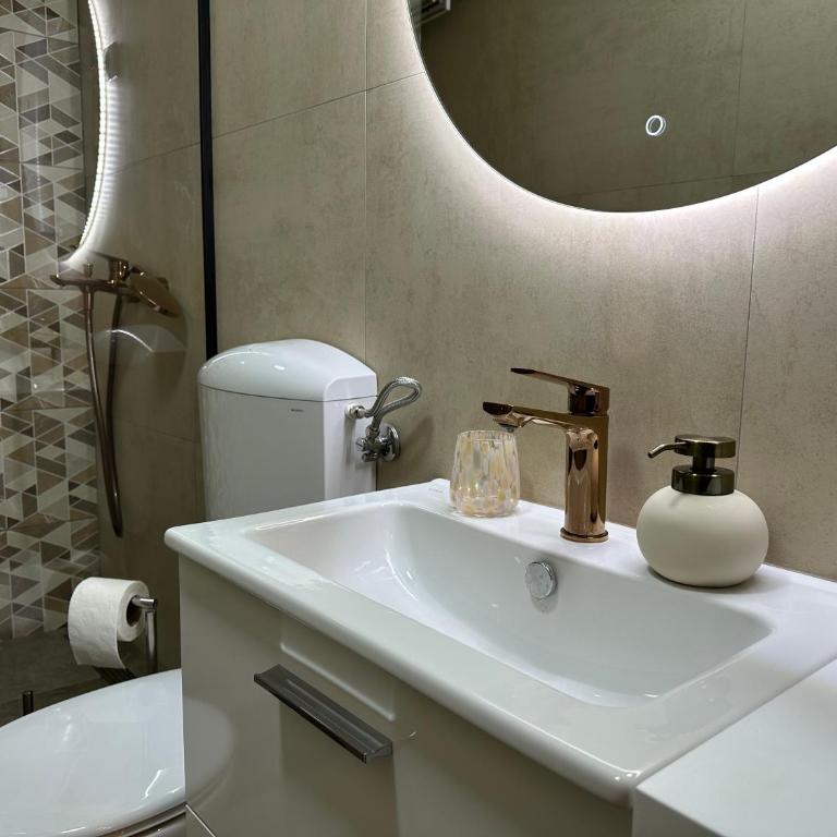 Old Town Two-Bedroom Gem with Rooftop Charm - Two-Bedroom Apartment - 12