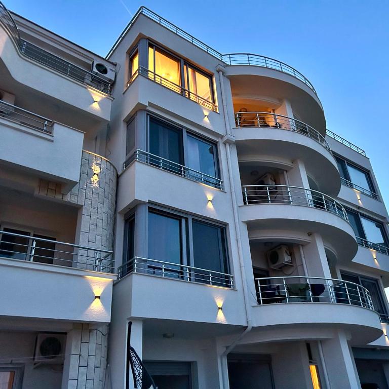 Romantica Apartments - Apartman sa 2 Spavaće Sobe, Balkonom i Pogledom na More - 1